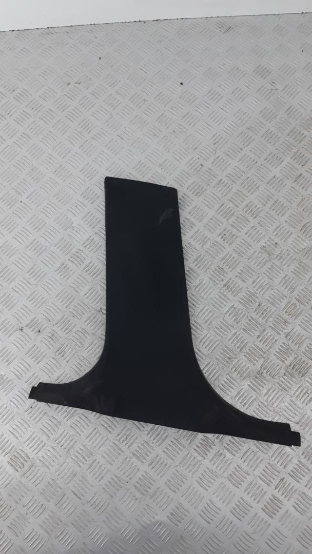 обшивка стойки центральной левой BMW 3 серия E90/E91/E92/E93 2007, 3.0 л., M57 D30 (306D3), дизель, МКПП, серебро, универсал, задний привод, правый руль, 51437141101, 7058337 - фото №1