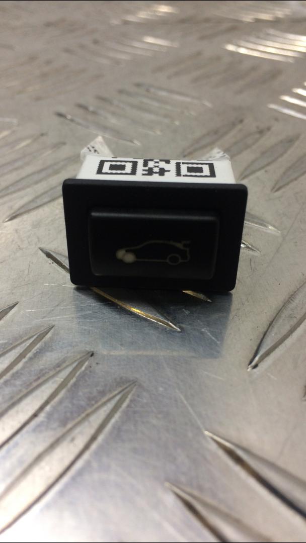 кнопка открытия багажника BMW 7 серия F01/F02 2010, 4.4 л., N63 B44 A, бензин, 9200316 - фото №1