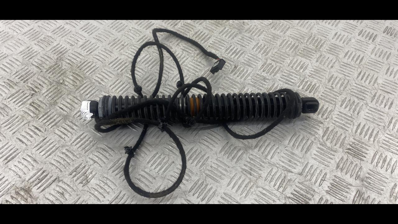 амортизатор крышки багажника (3-5 двери) BMW 7 серия F01/F02 F01 2011, 4.4 л., N63 B44 A, бензин, АКПП, седан, задний привод, 51247185713, 7185713 - фото №1