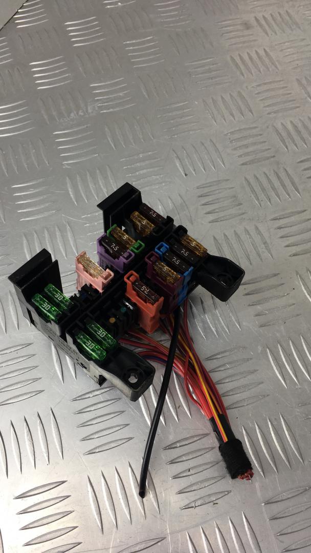 блок предохранителей Mercedes-Benz CLS-Класс C219 W219 2007, 3.2 л., дизель, АКПП, седан, задний привод, правый руль, 1394328 - фото №1