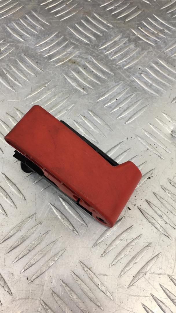 ручка открывания капота Mercedes-Benz CLS-Класс C219 W219 2007, 3.2 л., дизель, АКПП, седан, задний привод, правый руль - фото №1