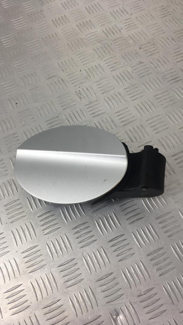 лючок топливного бака Mercedes-Benz CLS-Класс C219 W219 2007, 3.2 л., дизель, АКПП, седан, задний привод, правый руль, 2196300082 - фото №1