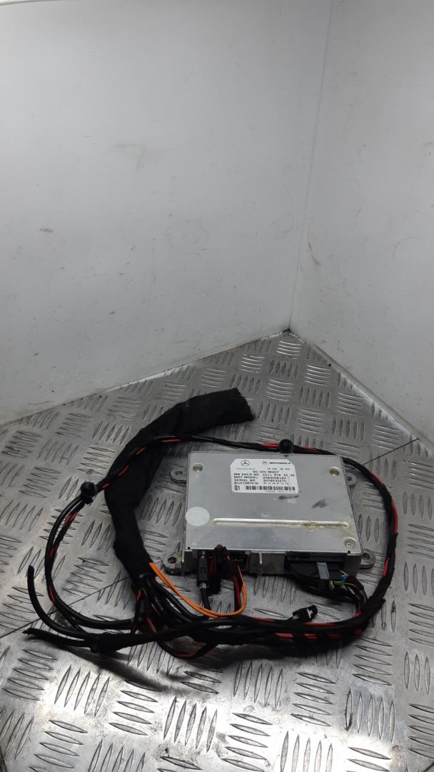 блок Bluetooth Mercedes-Benz CLS-Класс C219 W219 2007, 3.2 л., дизель, АКПП, седан, задний привод, правый руль, A2118703226 - фото №1