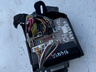 блок предохранителей Renault Clio 3 поколение 2007, 674658A