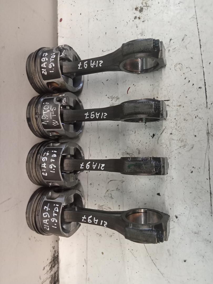 поршень Volkswagen Transporter T5 2005, 1.9 л., дизель - фото №1