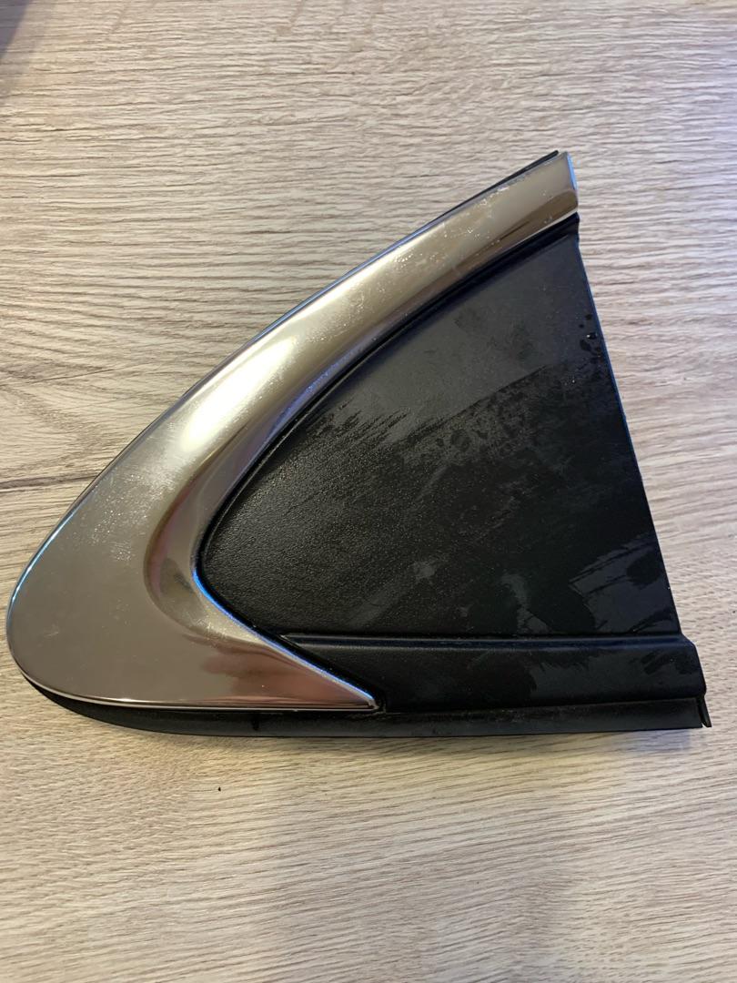 треугольник двери задней левой Chevrolet Cruze 2 поколение 2018, 1.4 л., бензин, 84085224 - фото №1