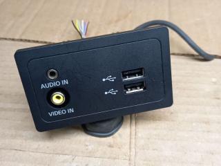 разъем AUX / USB Infiniti Q50 1 поколение V37 2014, 3.7 л., VQ37VHR, бензин, АКПП, (qaa) white 3p, седан, полный привод, 284H34GA2B