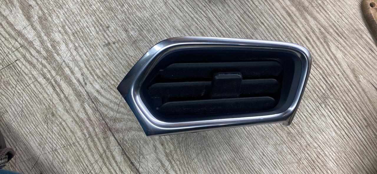 дефлектор обдува салона Chevrolet Equinox 3 поколение 2018, 1.5 л., бензин, 22953484 - фото №1