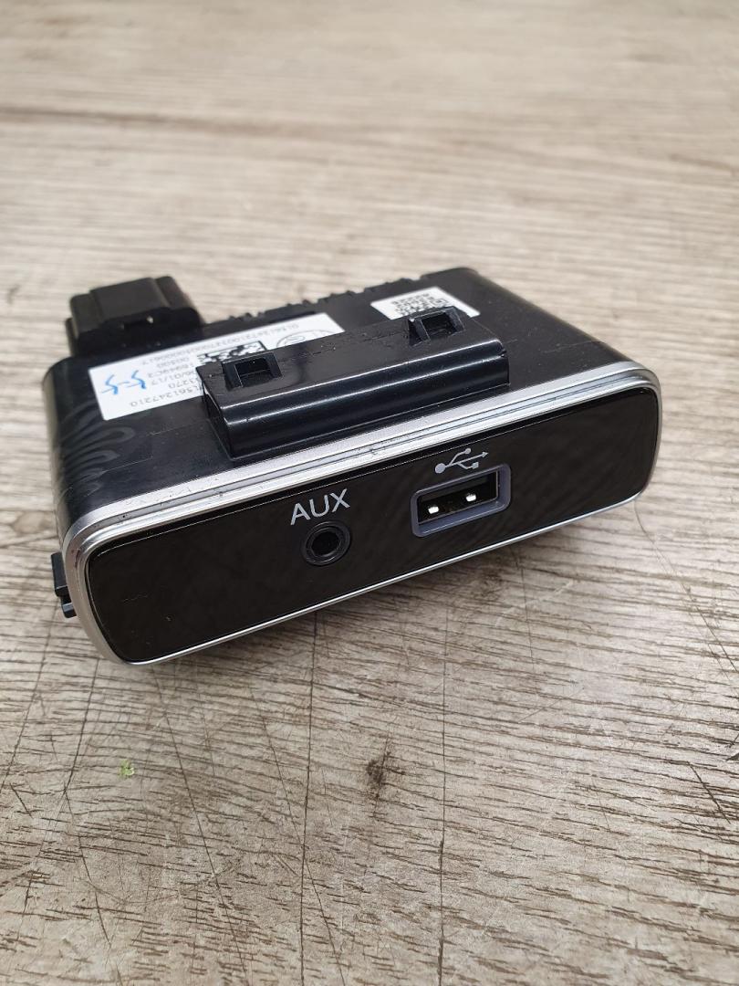 разъем AUX / USB Alfa Romeo Stelvio 1 поколение 2018, 2.0 л., бензин, 01561247210 - фото №1