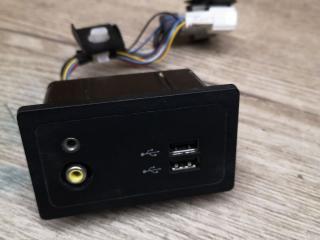 разъем AUX / USB Infiniti Q50 1 поколение [рестайлинг] V37 2019, 3.0 л., VR30DDTT, бензин, АКПП, (k23) silver "m", седан, задний привод, 284H34GA2C