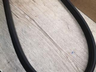 уплотнитель подкапотного пространства Porsche Macan 1 поколение [2-й рестайлинг] 2023, 2.9 л., бензин, АКПП, 95B823737