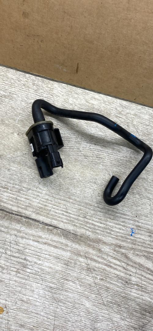 клапан вентиляции топливного бака Alfa Romeo Giulia 2 поколение 2018, 2.0 л., бензин, АКПП, полный привод, 05281586AA - фото №1