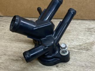 фланец (тройник) системы охлаждения Chevrolet Equinox 3 поколение 2018, 1.5 л., бензин, АКПП, полный привод