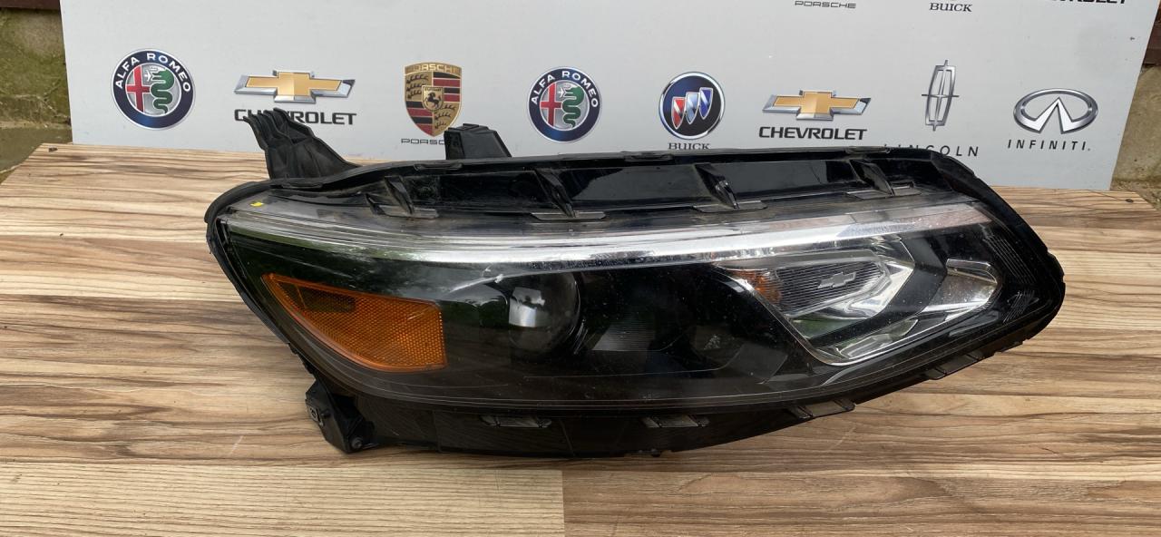 фара правая Chevrolet Malibu 9 поколение 2016, 2.0 л., бензин, передний привод, 23350426 - фото №1