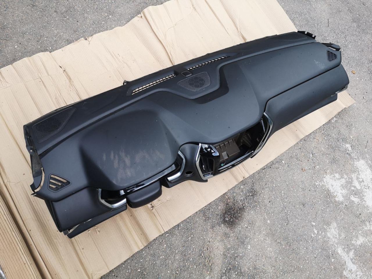 панель передняя салона (торпедо) Chevrolet Traverse 2 поколение 2018, 3.6 л., бензин, АКПП, 84369392 - фото №1