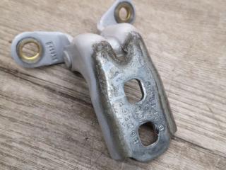 петля двери Chevrolet Malibu 9 поколение 2016, 2.0 л., бензин, передний привод