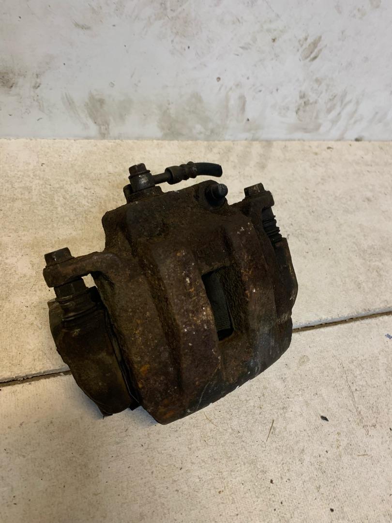 суппорт передний левый Nissan Murano Z51 2008, 3.5 л., VQ35DE, бензин, вариатор, внедорожник 5 дв., полный привод, 410111AA0A - фото №1