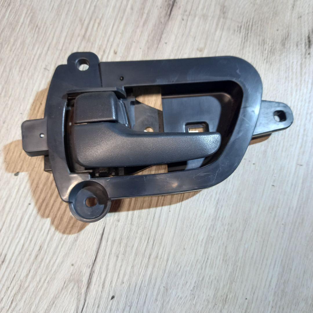 ручка внутренняя задняя левая Mitsubishi Outlander 2 поколение 2008, 3.0 л., 6B31, бензин, 5716A179XA - фото №1