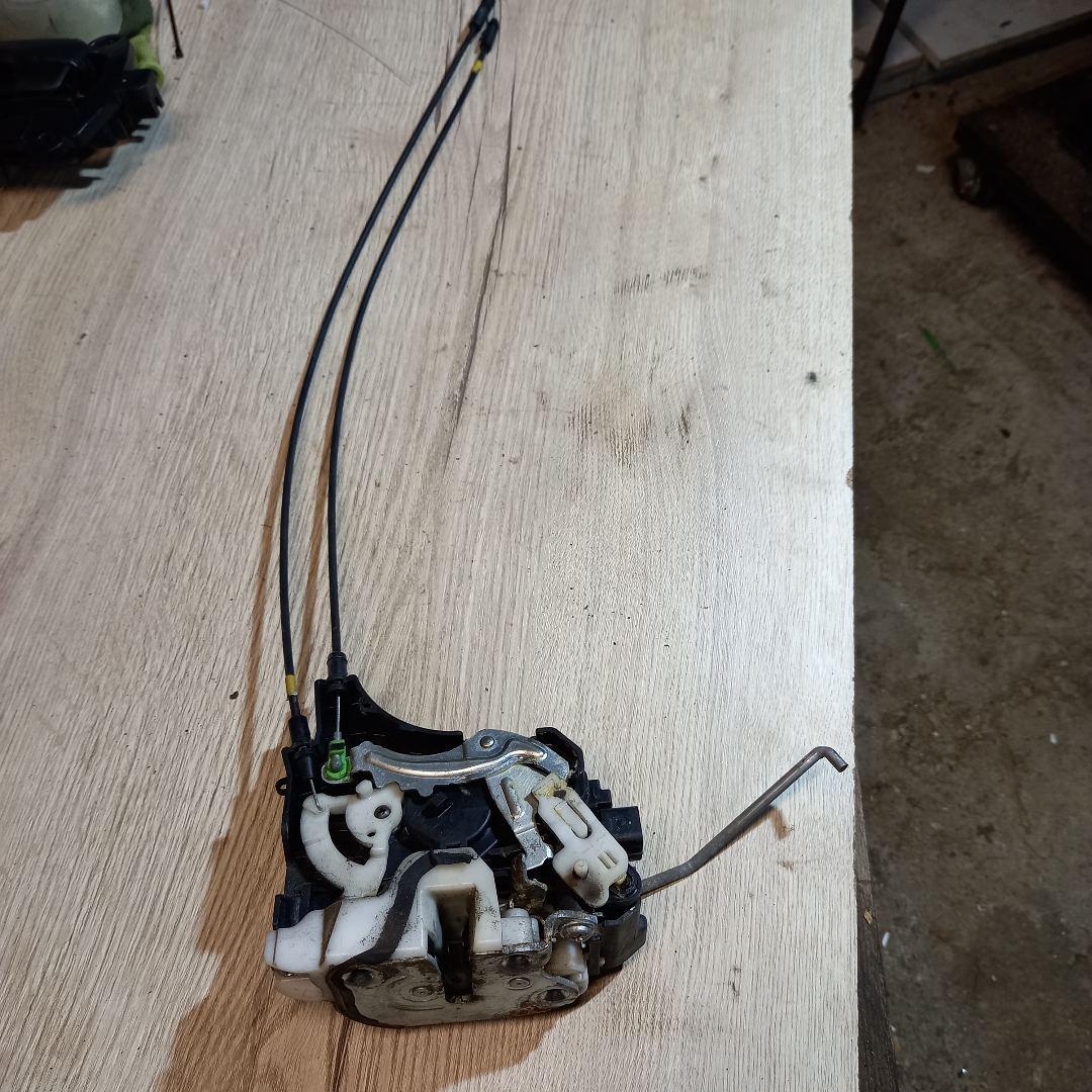 замок двери задней левой Mitsubishi Outlander 2 поколение 2008, 3.0 л., 6B31, бензин, MN145875 - фото №1