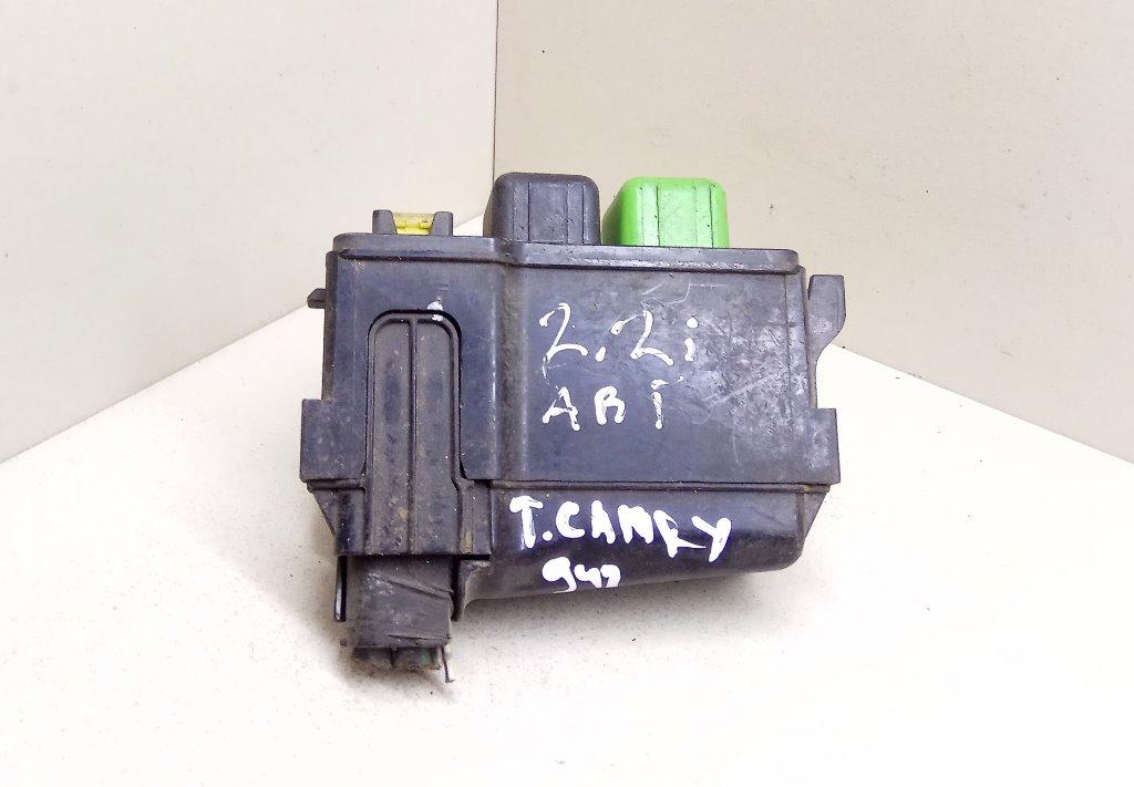 блок предохранителей Toyota Camry XV10 1994, 2.2 л., i, бензин - фото №1