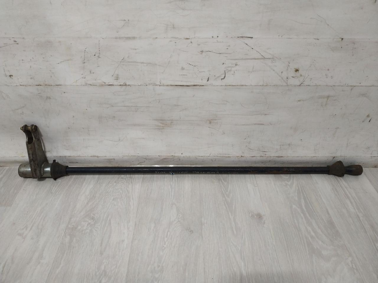 торсион подвески Mitsubishi Pajero 1 поколение 1991 - фото №1