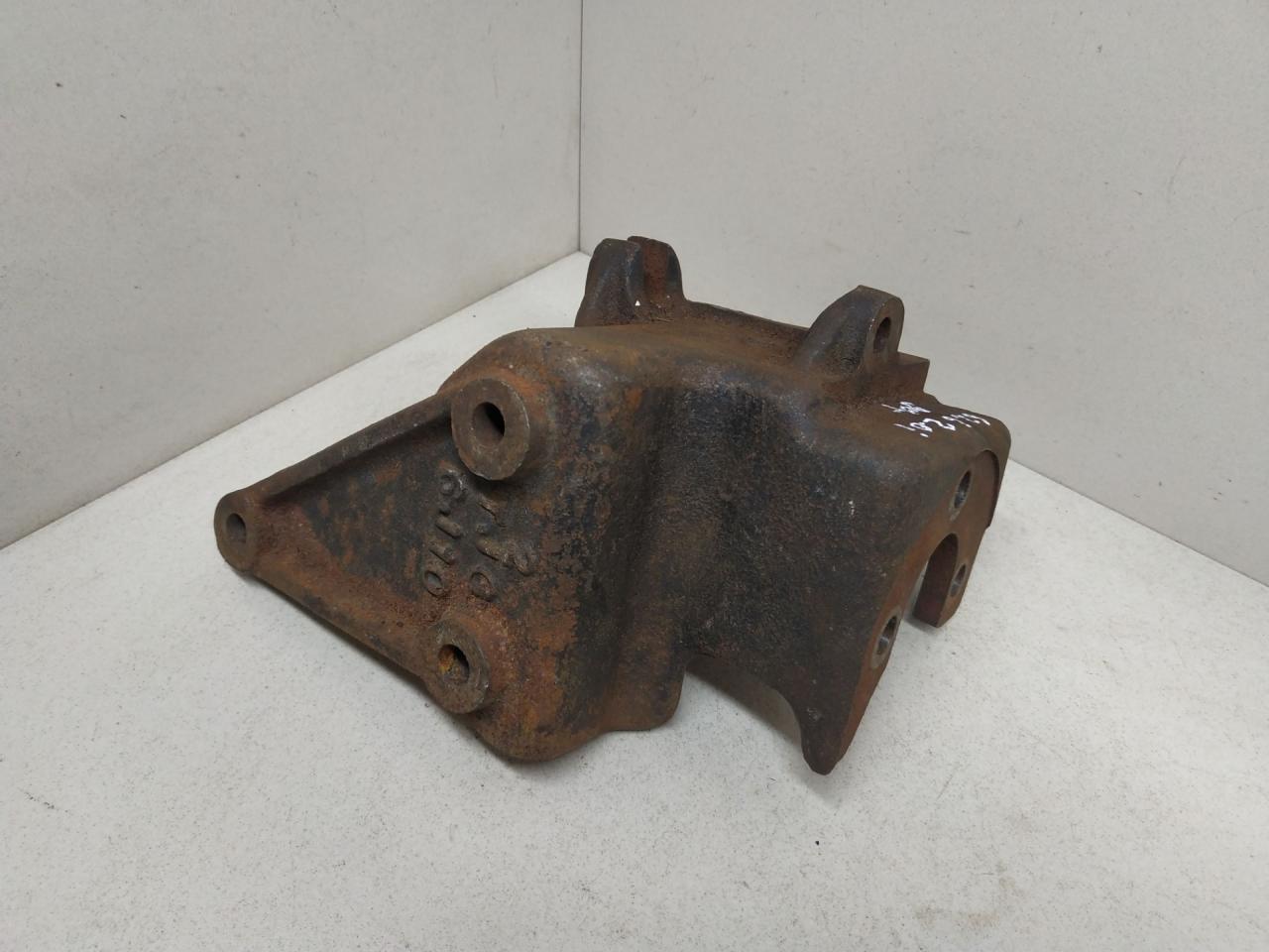кронштейн гидроусилителя Mazda 626 3 поколение 1990, 2.0 л., бензин - фото №1