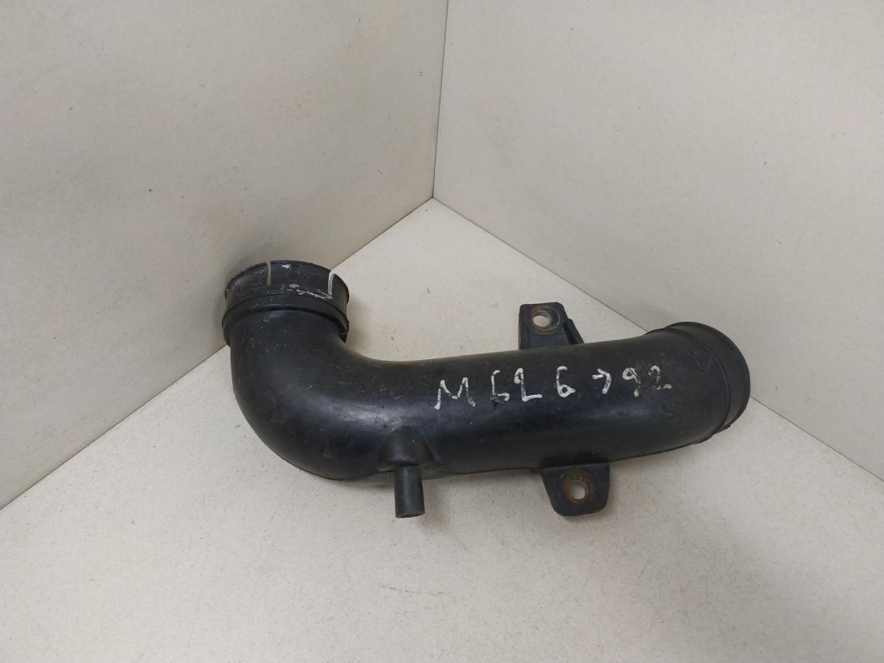 патрубок воздушного фильтра Mazda 626 3 поколение 1991 - фото №1