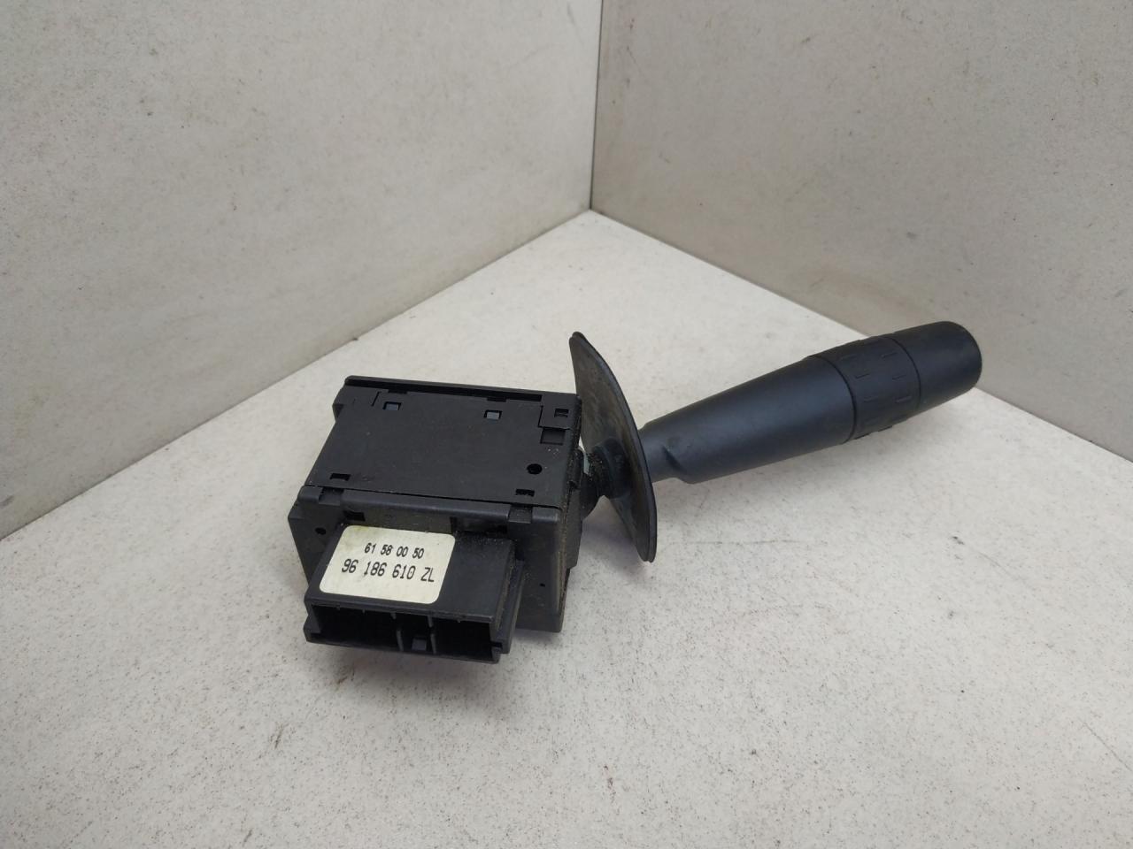 переключатель дворников Peugeot 406 1 поколение 1996, 2.1 л., TD, дизель, 5МКПП, зелёный, седан, передний привод, 96186610ZL - фото №1