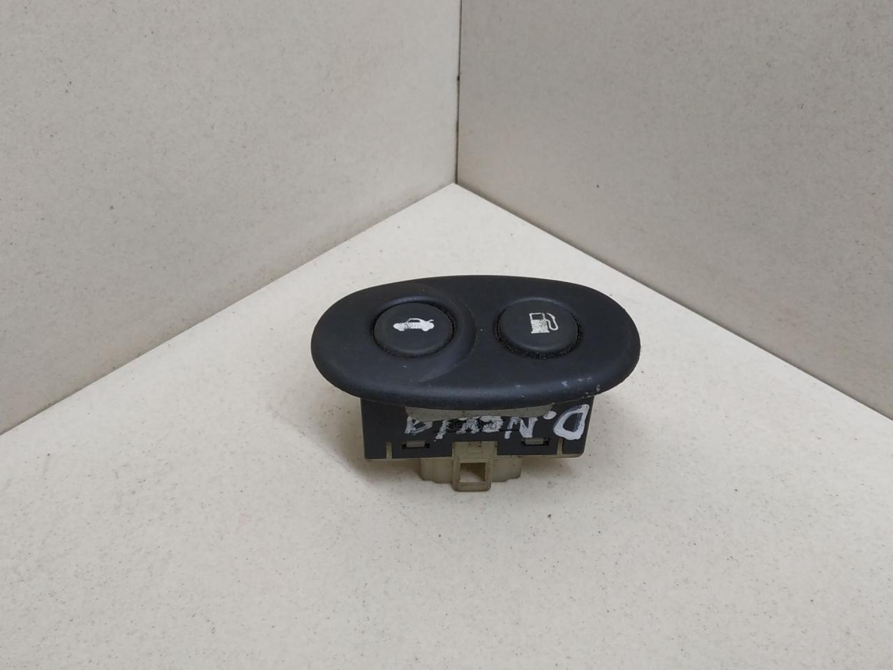 кнопка открытия лючка топливного бака Daewoo Nexia 1 поколение 1997, 96176547 - фото №1