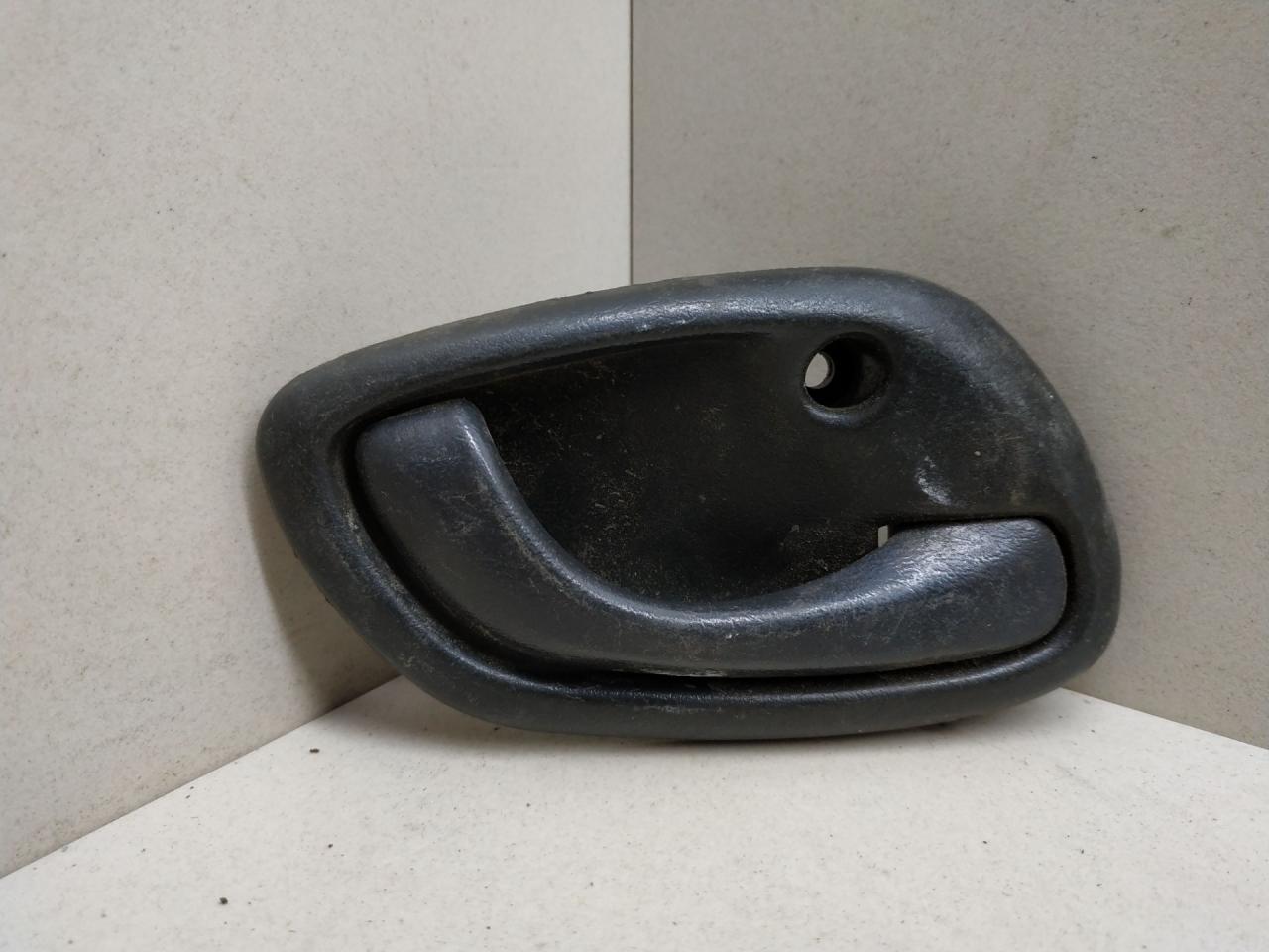 ручка внутренняя Suzuki Jimny 3 поколение 2000 - фото №1