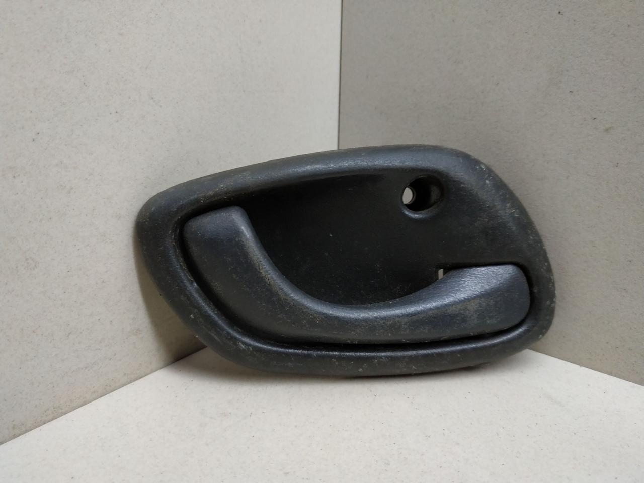 ручка внутренняя Suzuki Jimny 3 поколение 2000 - фото №1