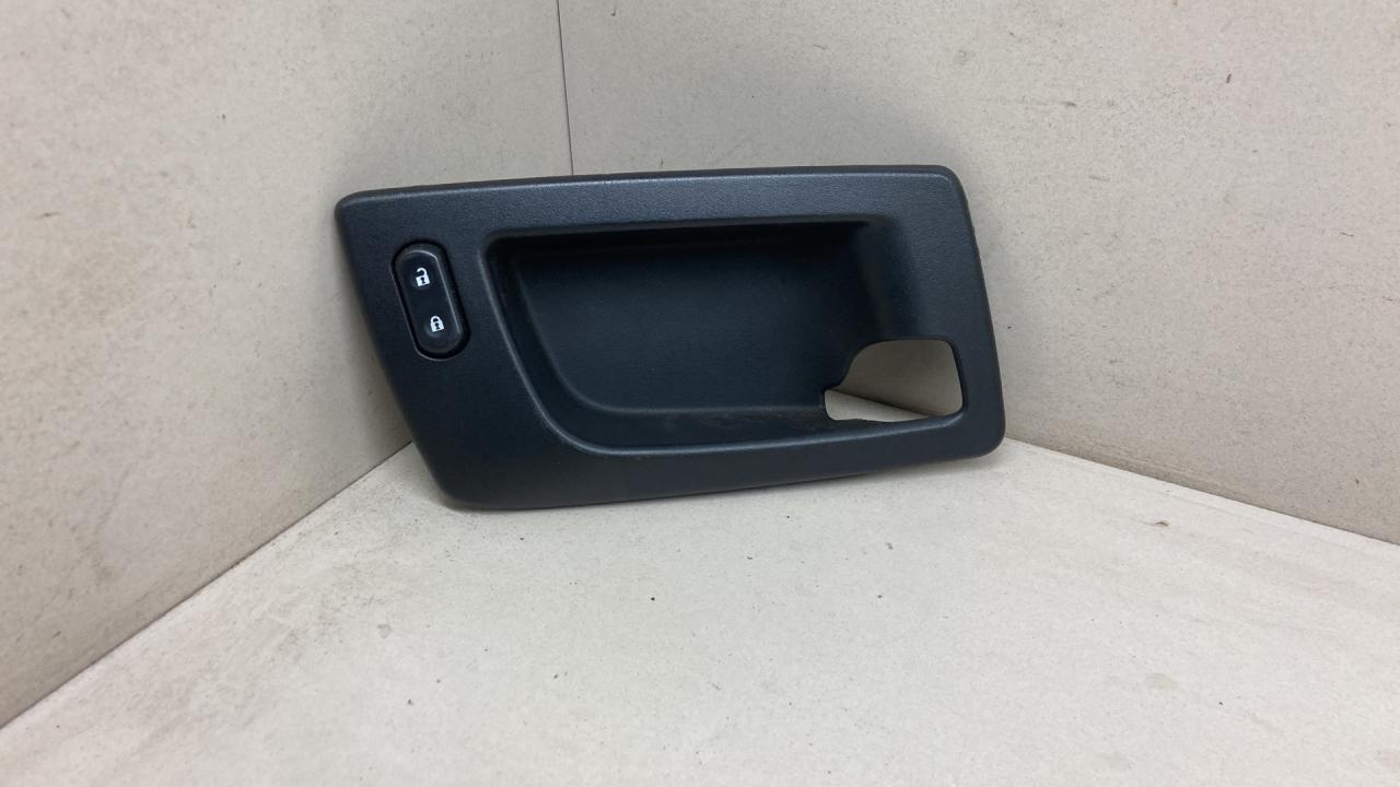 кнопка центрального замка Cadillac CTS 1 поколение 2005, 3.6 л., i, LY7, бензин, АКПП, чёрный, седан, задний привод, 25752613 - фото №1