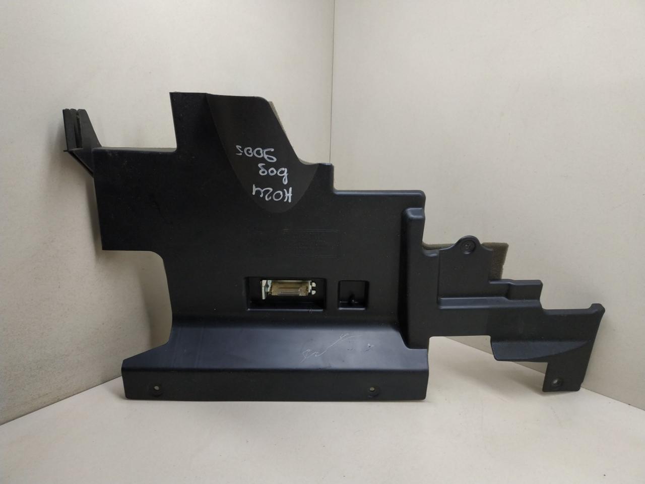 пластик Cadillac CTS 1 поколение 2005, 3.6 л., i, LY7, бензин, АКПП, чёрный, седан, задний привод - фото №1