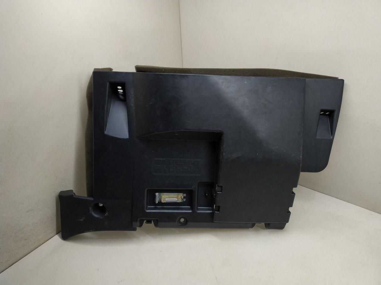 пластик Cadillac CTS 1 поколение 2005, 3.6 л., i, LY7, бензин, АКПП, чёрный, седан, задний привод - фото №1