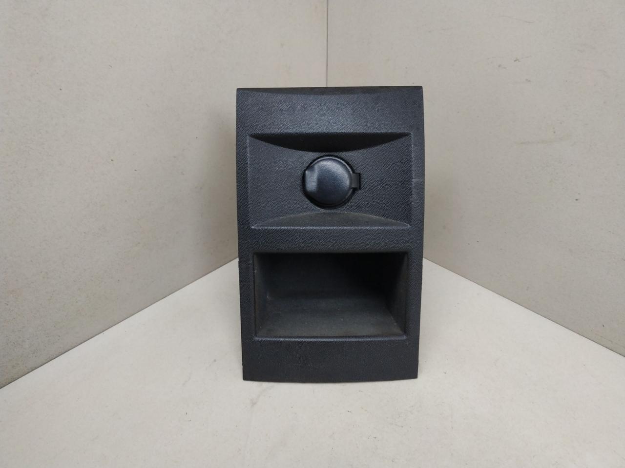 гнездо прикуривателя Cadillac CTS 1 поколение 2005, 3.6 л., i, LY7, бензин, АКПП, чёрный, седан, задний привод, C2GH-13071 - фото №1