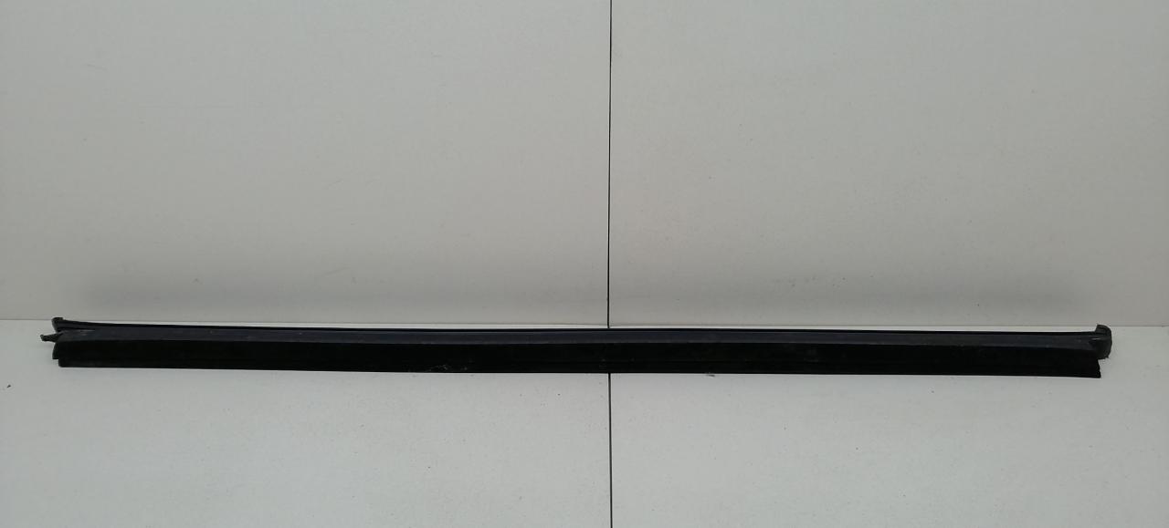 Уплотнитель стекла Citroen Xsara Picasso 1 поколение 2004, 2.0 л., HDi, RHY (DW10TD), дизель, МКПП, серебристый, передний привод - фото №1