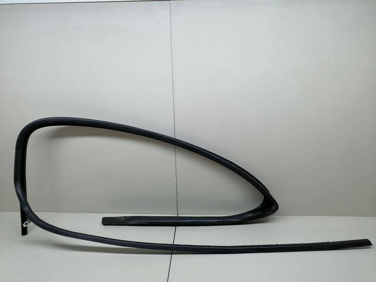 Уплотнитель стекла Peugeot 407 1 поколение 2006, 1.6 л., HDi, 9HY (DV6TED4), дизель, МКПП, серый, передний привод - фото №1