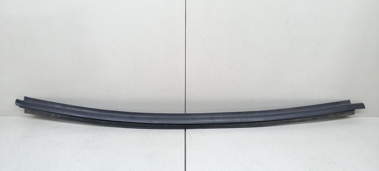 Уплотнитель стекла Citroen Xsara Picasso 1 поколение 2003, 1.6 л., i, NFZ (TU5JP), бензин, МКПП, голубой, минивэн, передний привод, 9310C0 - фото №1