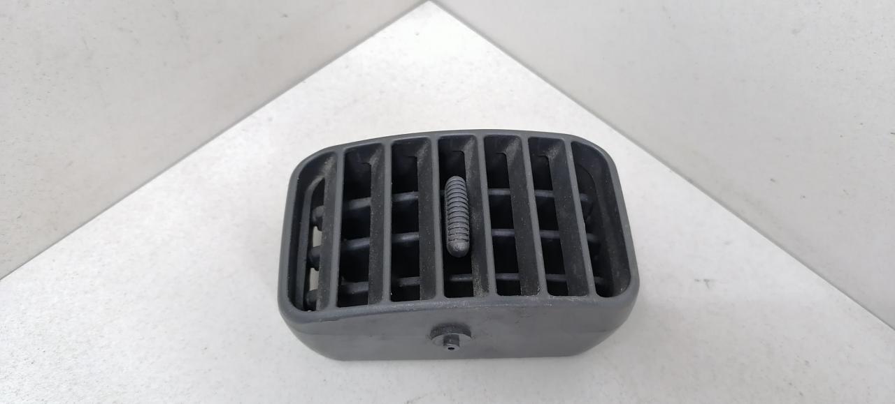 дефлектор обдува салона Mitsubishi Colt 5 поколение (CJO) 1998, 1.3 л., i, 4G13 (12V), бензин, 5МКПП, голубой металлик, хетчбэк 3 дв., передний привод - фото №1