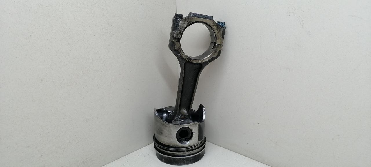 поршень Volvo 340 1987, 1.6 л., дизель, F8M - фото №1