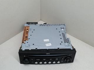 магнитола Peugeot 1007 1 поколение 2007, 1.6 л., HDi, 9HZ (DV6TED4), дизель, МКПП, серебристый, хетчбэк 3 дв., передний привод, SIEMENS, 96643698XT