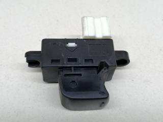 кнопка стеклоподъемника двери передней правой Nissan Micra K12 [2-й рестайлинг] K12 2008, 1.5 л., DCi, K9K, дизель, МКПП, серый, хетчбэк 5 дв., передний привод, 25411AX010