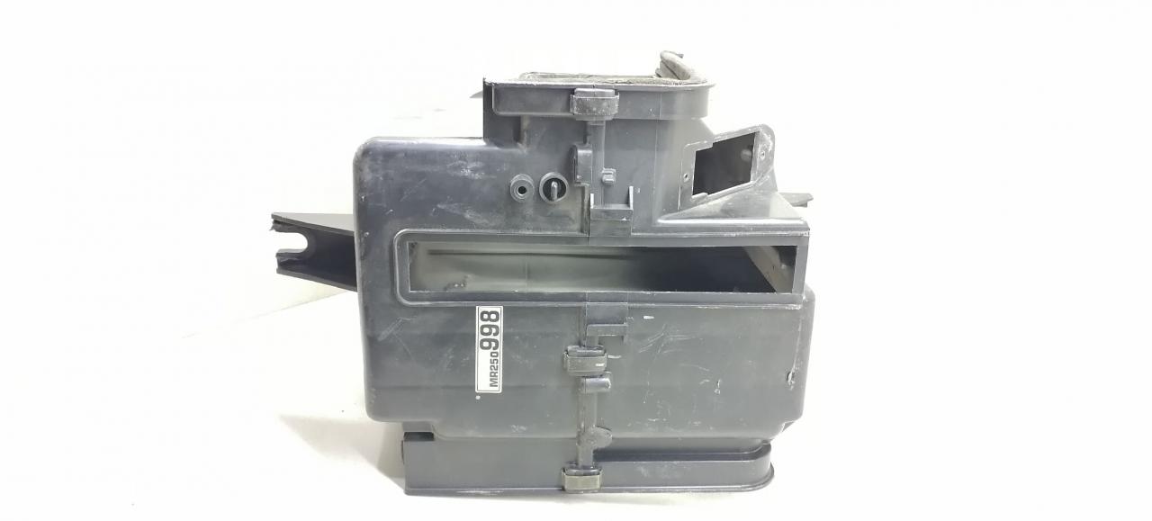 корпус отопителя (печки) Mitsubishi Colt 5 поколение (CJO) 1998, 1.3 л., i, 4G13 (12V), бензин, 5МКПП, голубой металлик, хетчбэк 3 дв., передний привод, MR250998 - фото №1