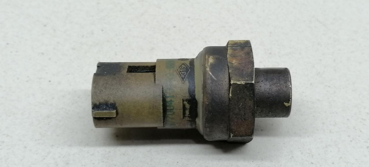 датчик давления масла Renault Megane 1 поколение 1996, 1.6 л., i, K7M 703, бензин, МКПП, синий, купе, передний привод, 7700413767 - фото №1