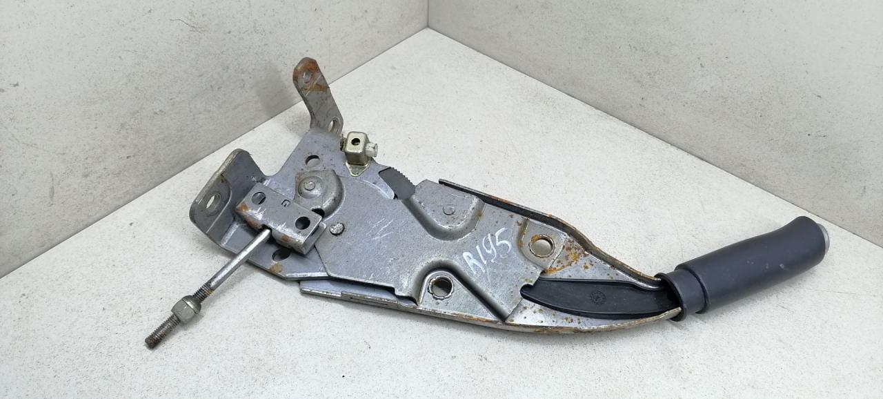 рычаг ручного тормоза (ручника) Renault Laguna 2 поколение 2002, 1.8 л., i, F4P 770, бензин, МКПП, серебристый, хетчбэк 5 дв., передний привод, 8200702531 - фото №1