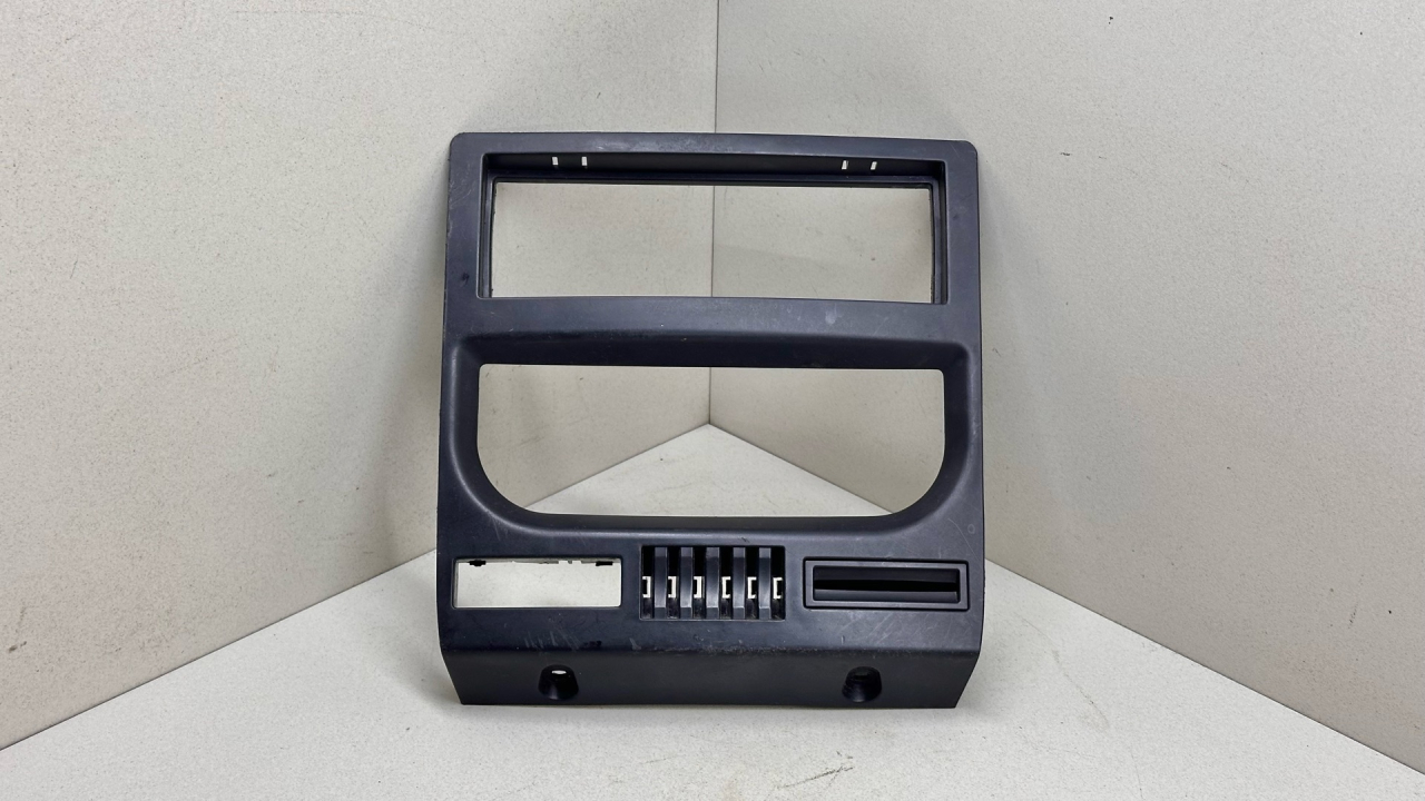 рамка под магнитолу Peugeot 1007 1 поколение 2007, 1.4 л., HDi, дизель, 5МКПП, серебристый, хетчбэк 3 дв., 9647541477, 96532174VV, 9647541377 - фото №1