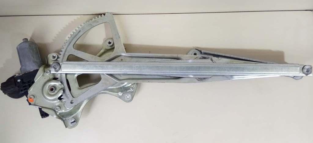 стеклоподъемник электрический задний левый Toyota Prius 2 поколение 2008, 1.5 л., бензин, АКПП, черный, хетчбэк 5 дв., передний привод - фото №1