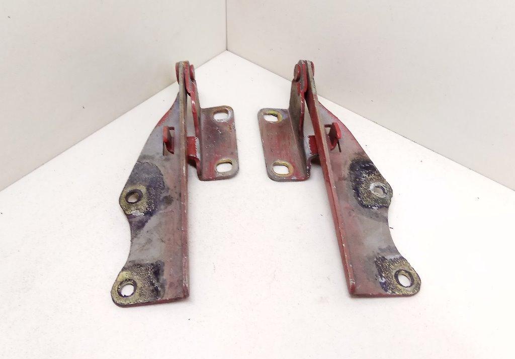 петля капота Nissan Primera P11 1998 - фото №1