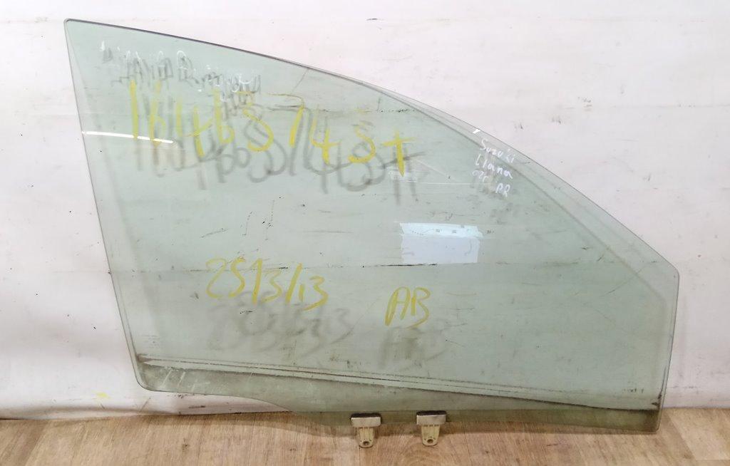 стекло двери передней правой Suzuki Liana 1 поколение 2002 - фото №1