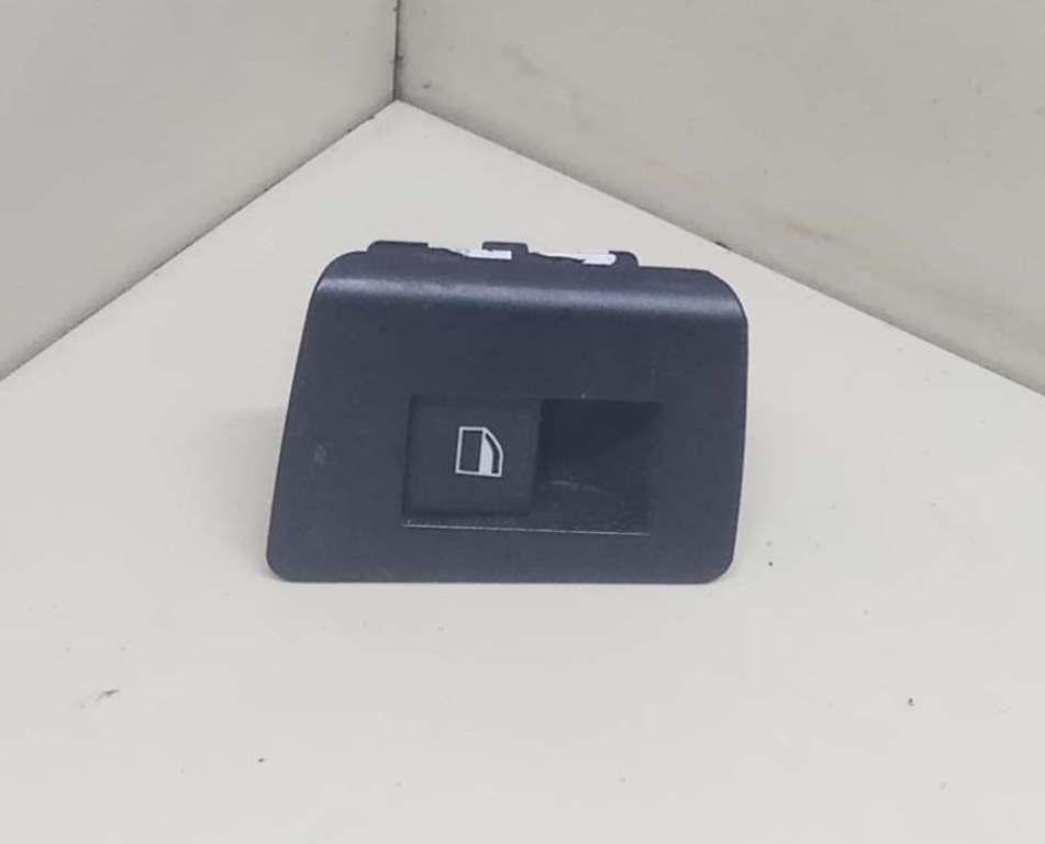 кнопка стеклоподъемника двери задней BMW X5 E53 2001, 3.0 л., i, бензин, АКПП, серый, внедорожник 5 дв., полный привод, 8385956 - фото №1